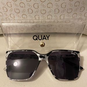 New Quay Australia black and white sunglasses